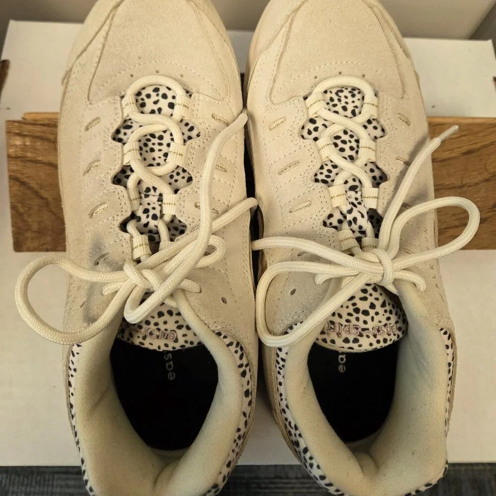 Easy Spirit Romy Walking Shoes Ivory Suede Leopard Print. Women's Size 8WW.